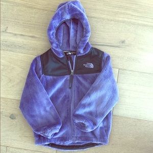 Little girls north face zip up sweatshirt. Size 3t